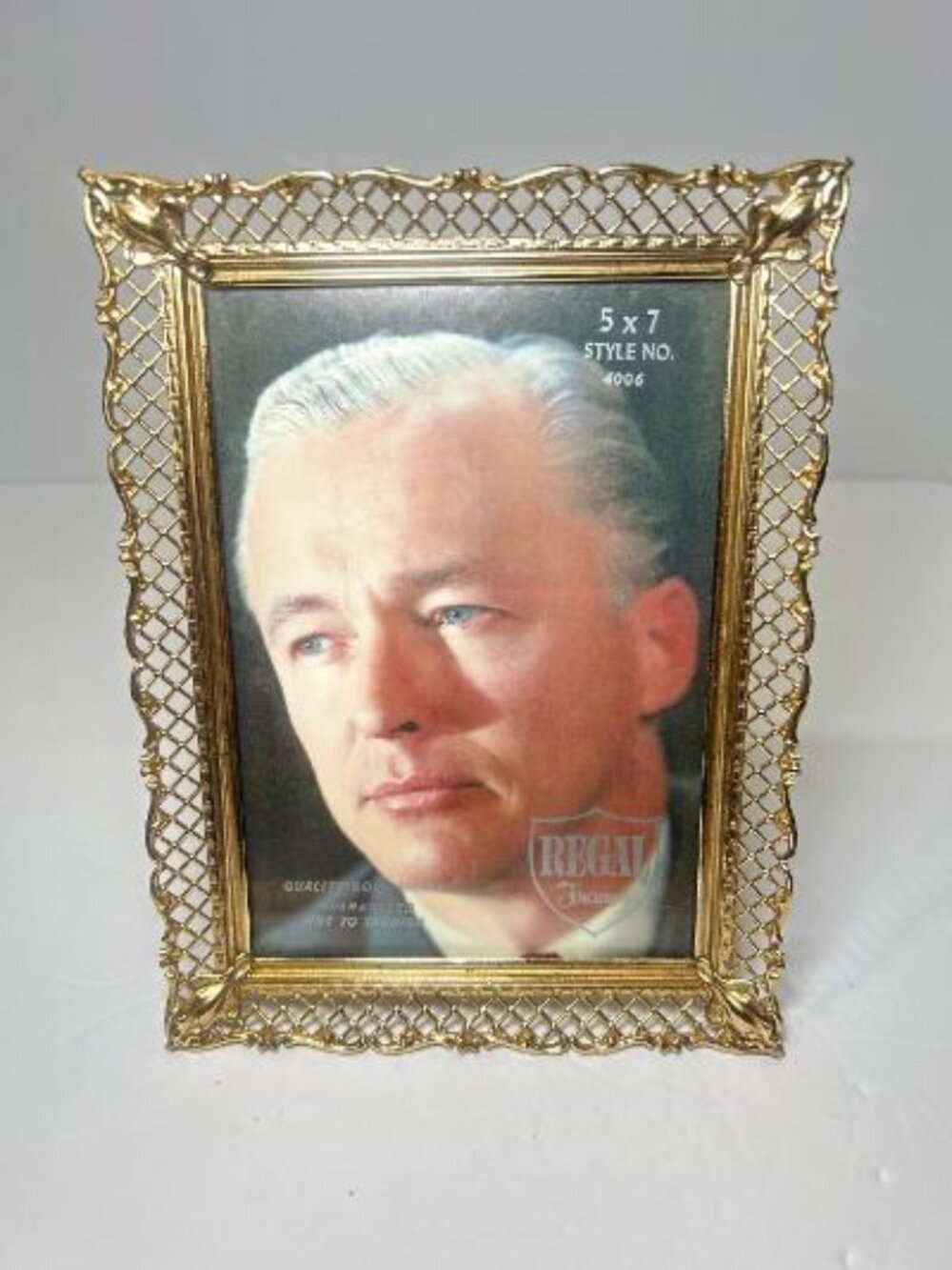 Vintage Regal 5x7 Gold-Finish Metal Picture Rectangular Free Stand or Hang NEW